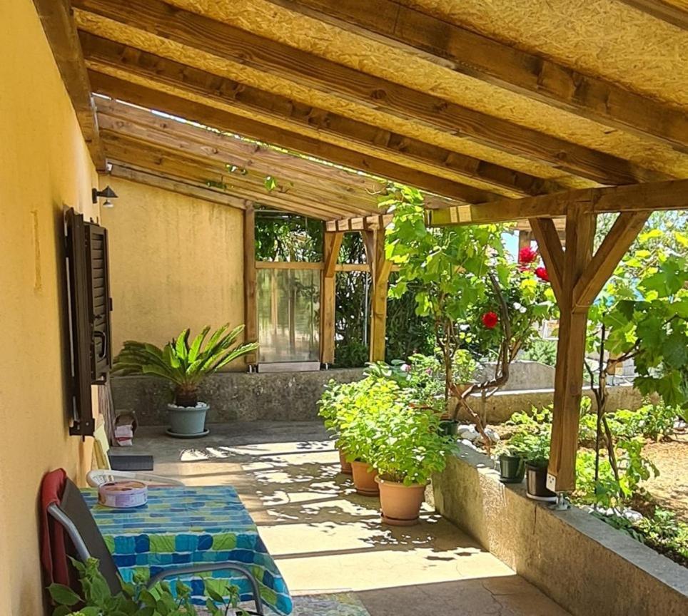 Studio Apartman Stara Baska Exterior photo