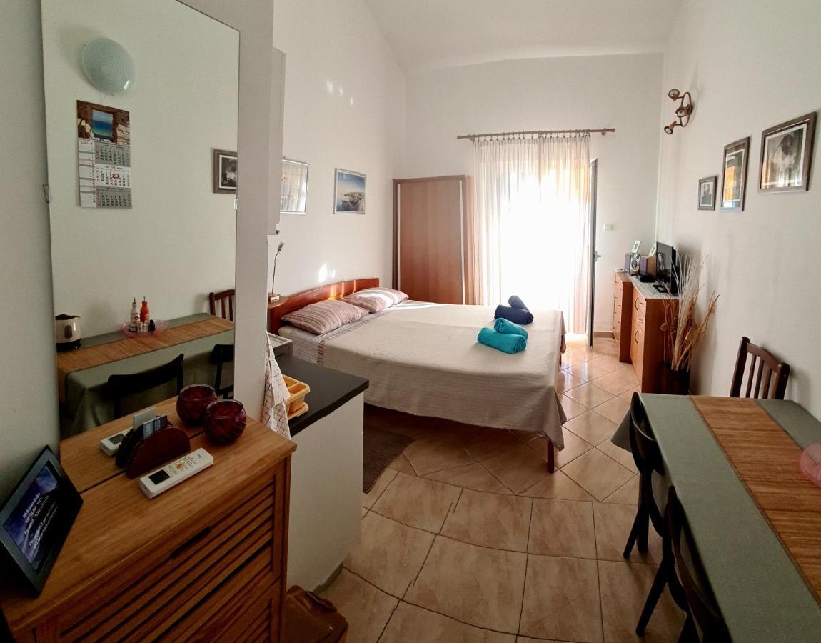 Studio Apartman Stara Baska Exterior photo