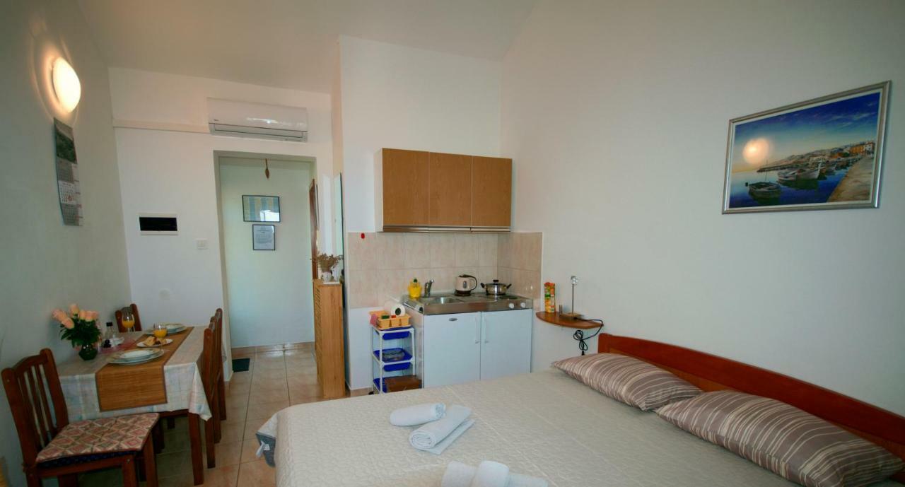 Studio Apartman Stara Baska Exterior photo