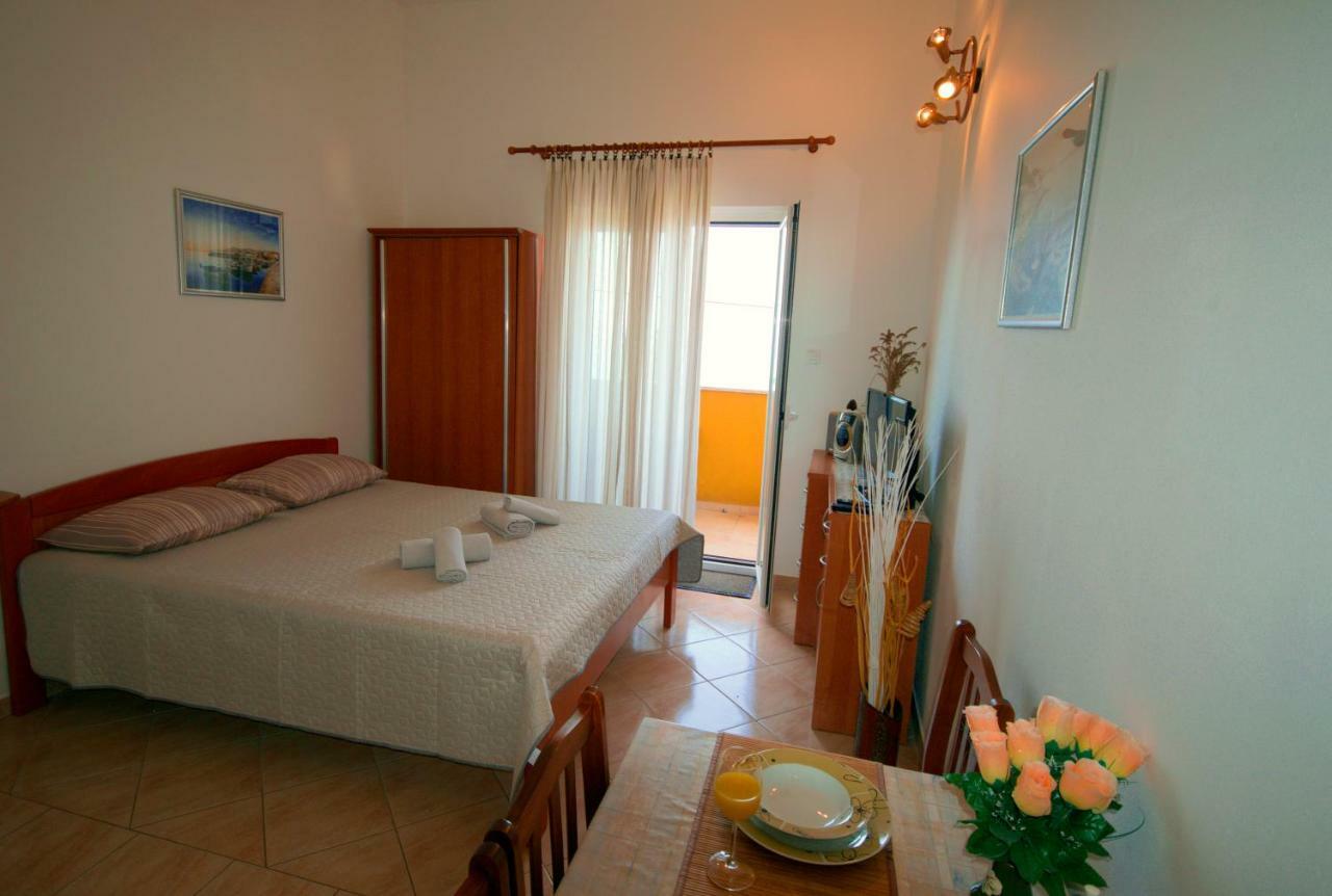 Studio Apartman Stara Baska Exterior photo