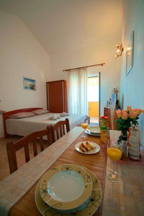 Studio Apartman Stara Baska Exterior photo